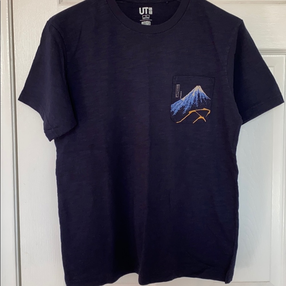 Uniqlo pocket t-shirt